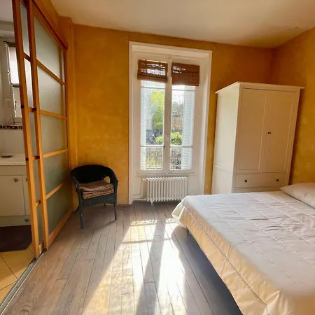 Maison Suresnes Extérieur photo
