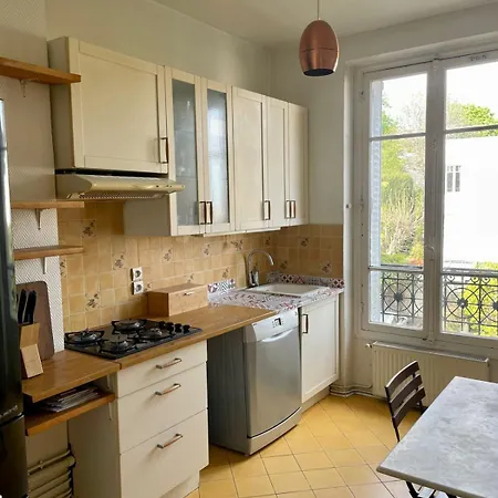 Maison Suresnes Extérieur photo